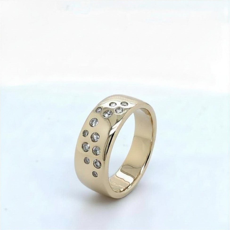 9ct yg 13x punch set diamond ring 7.93g size N1/2_0