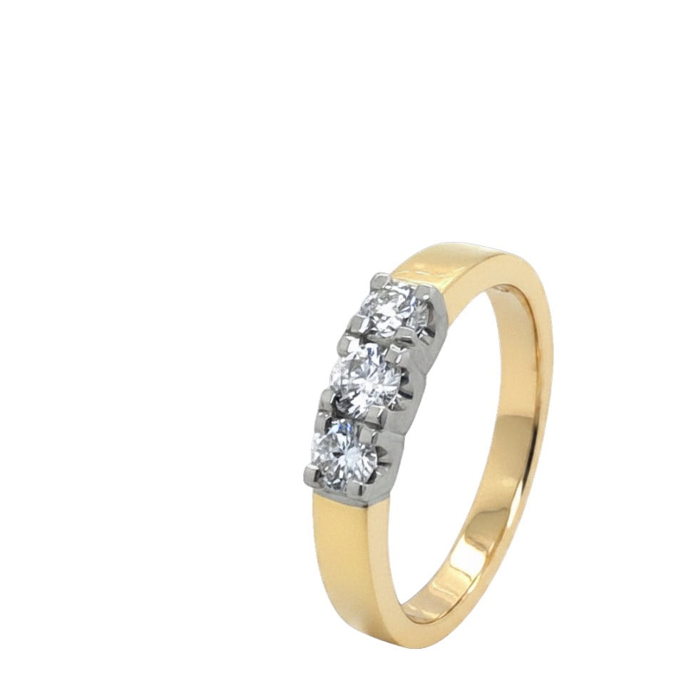 3 Stone Diamond ring 9ct Gold_0